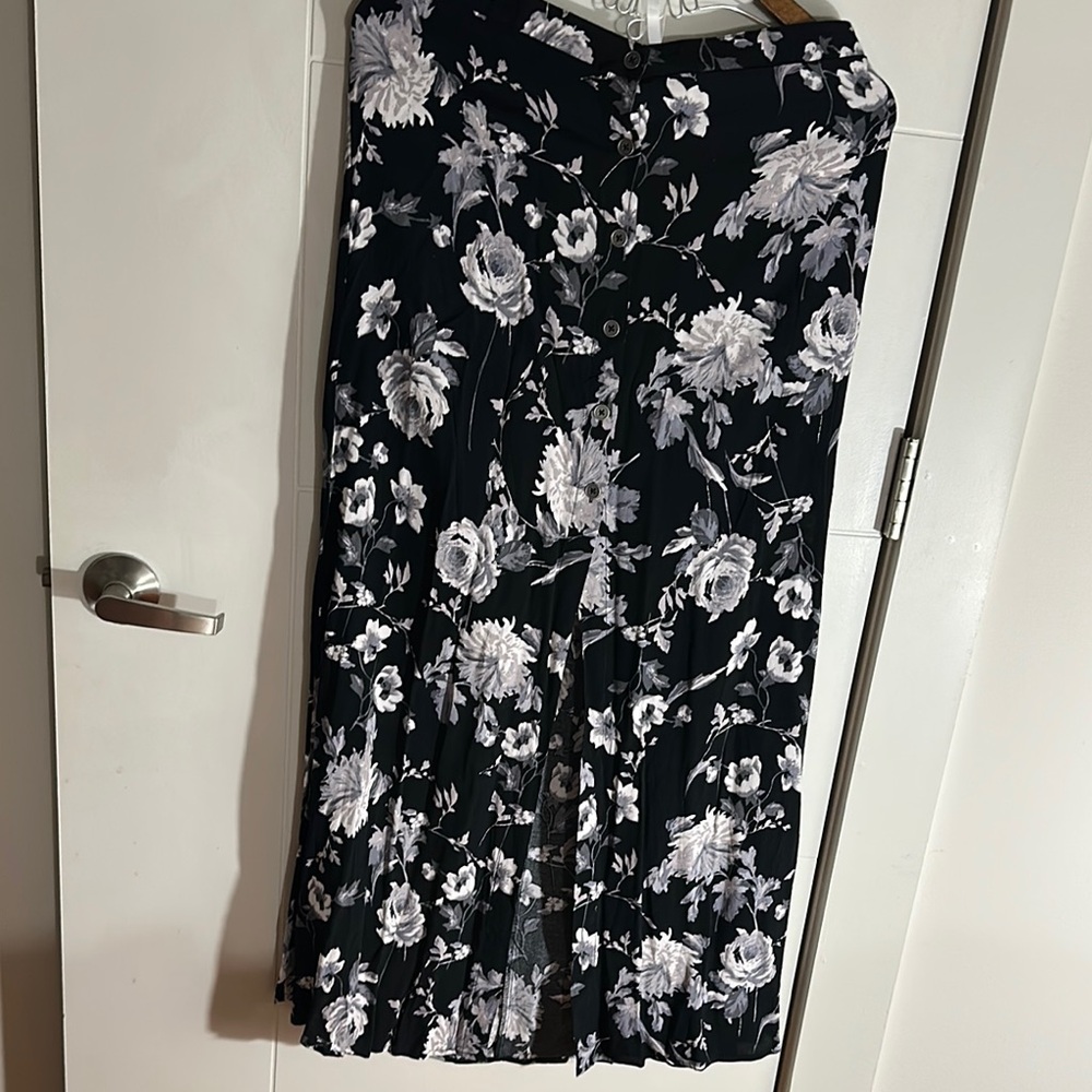 Wild Fable Black and White Pleated A-Line Midi Skirt